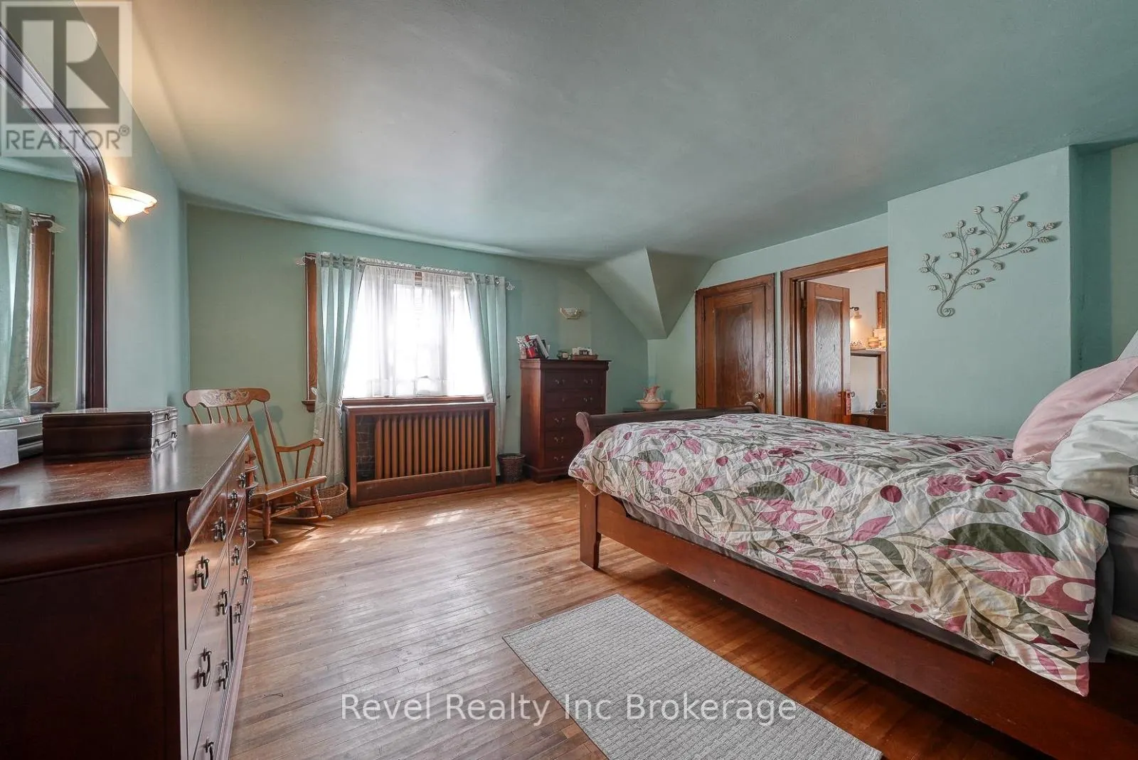 140 VANSITTART AVENUE