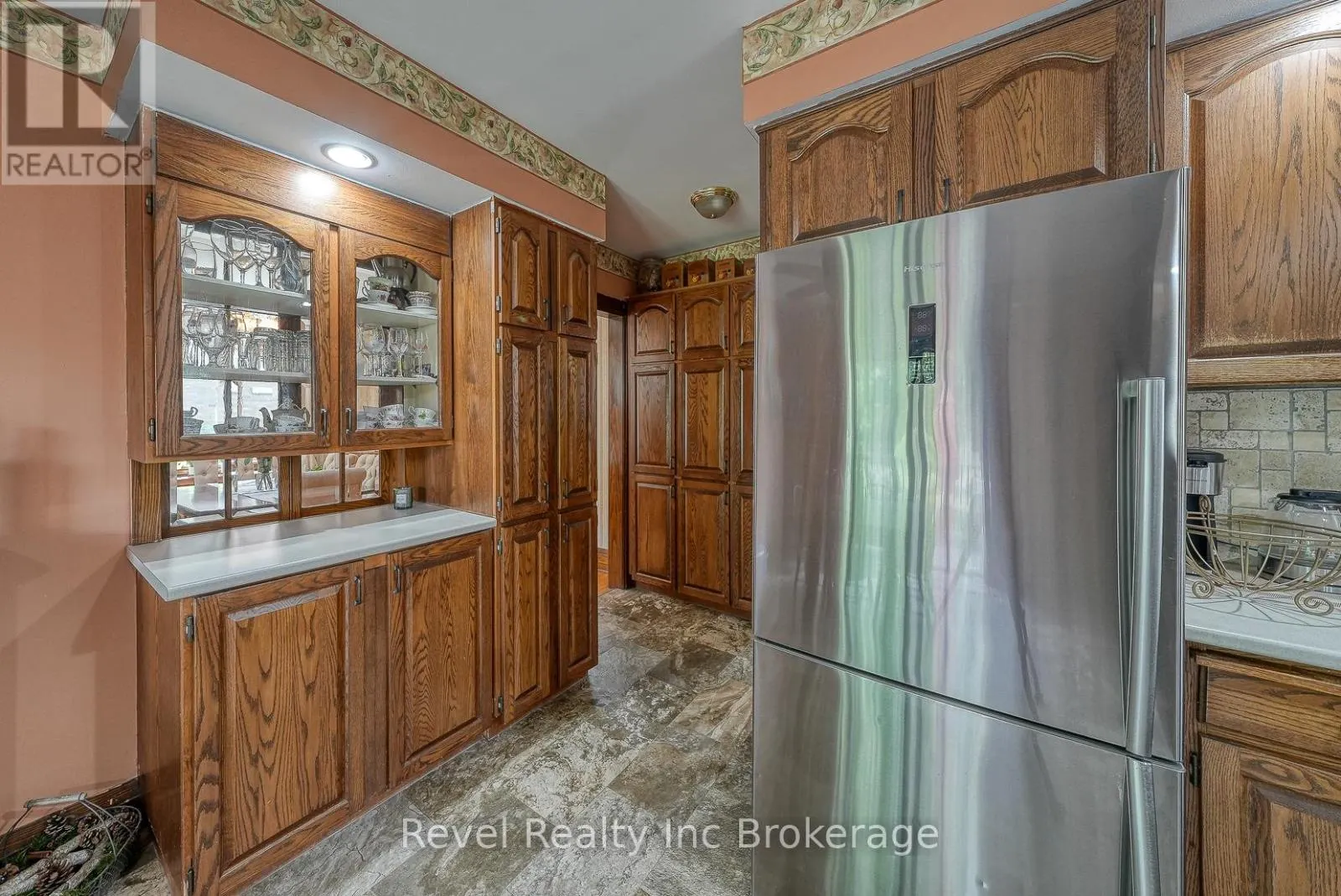 140 VANSITTART AVENUE