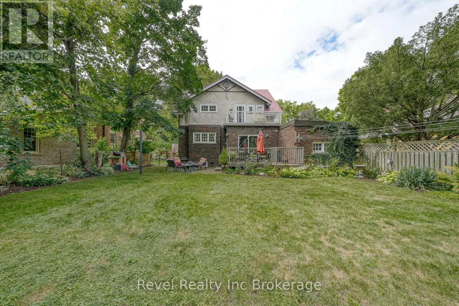 140 VANSITTART AVENUE