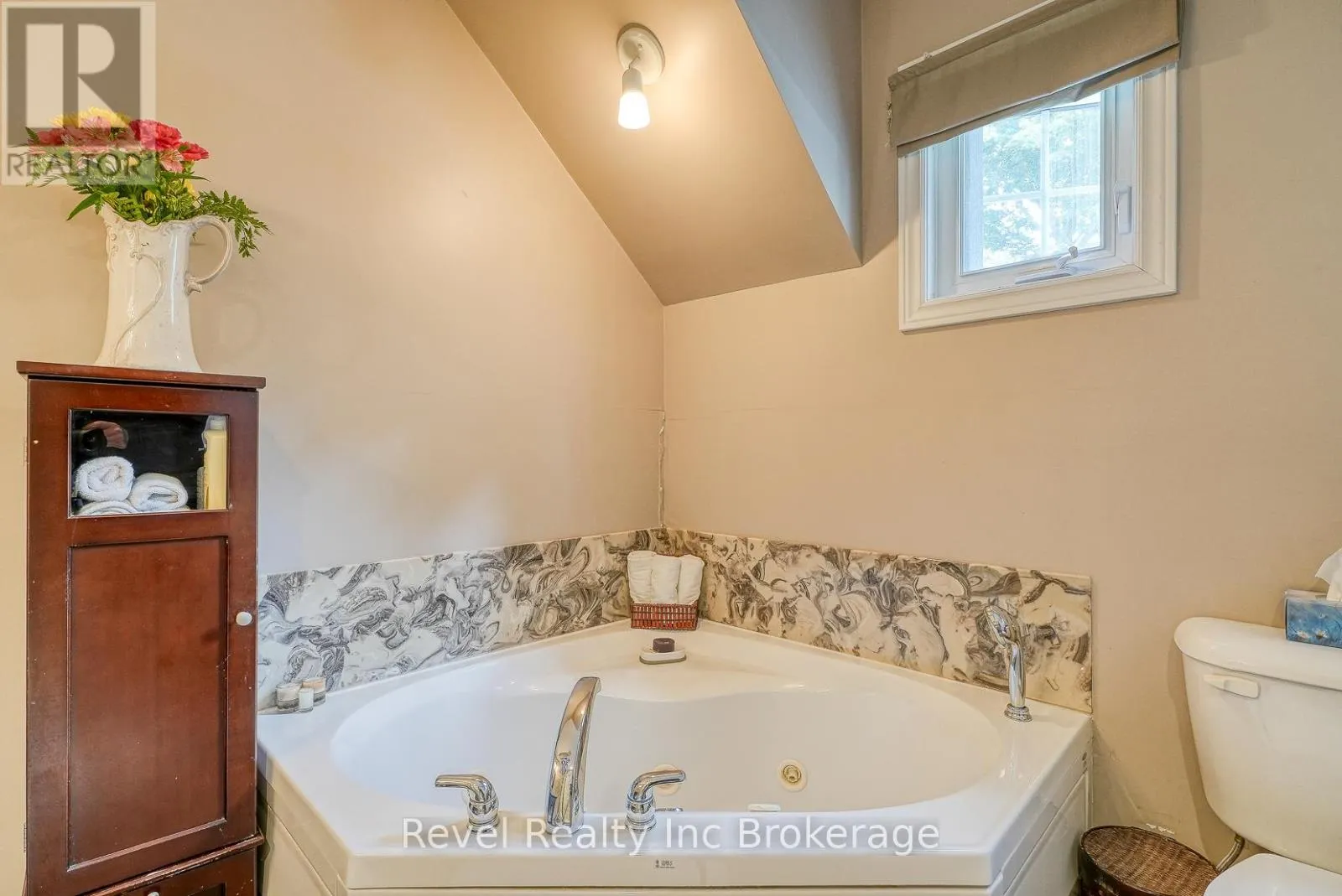 140 VANSITTART AVENUE