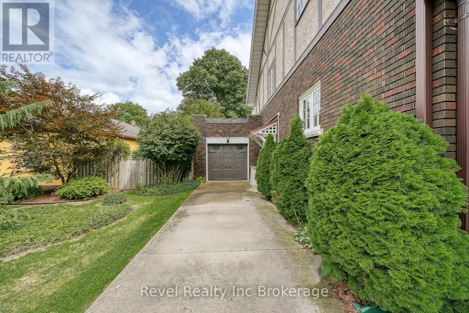 140 VANSITTART AVENUE