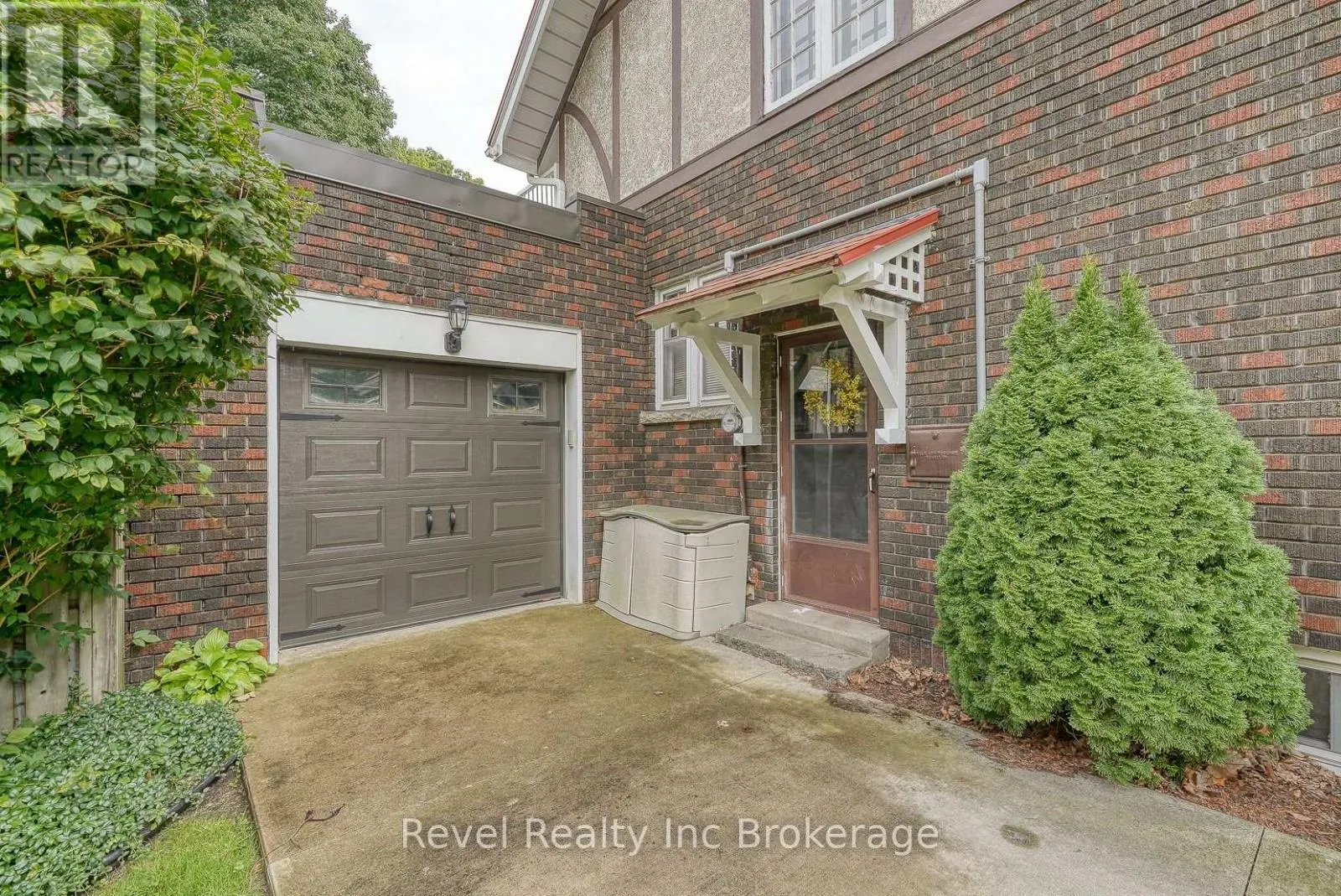 140 VANSITTART AVENUE