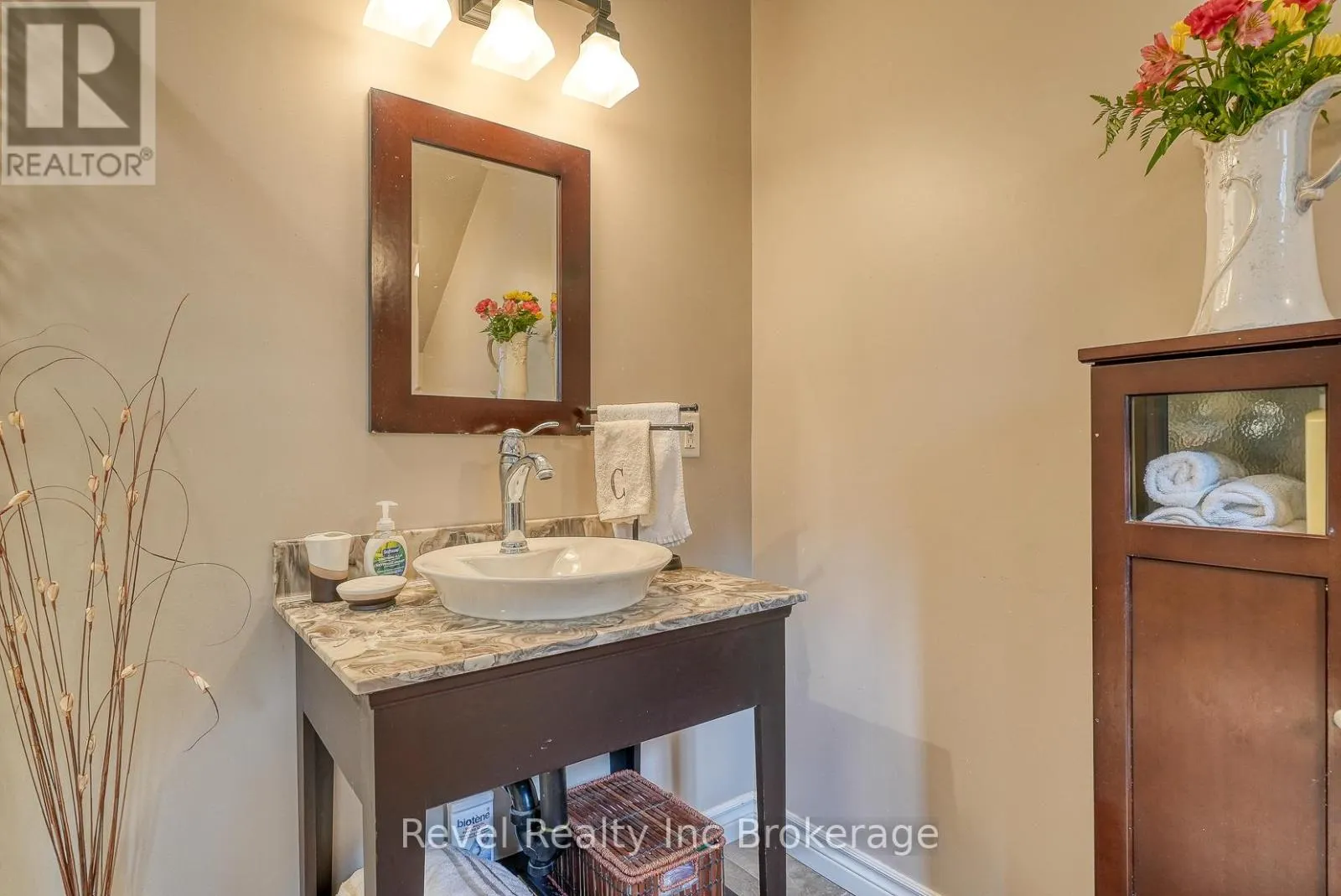 140 VANSITTART AVENUE