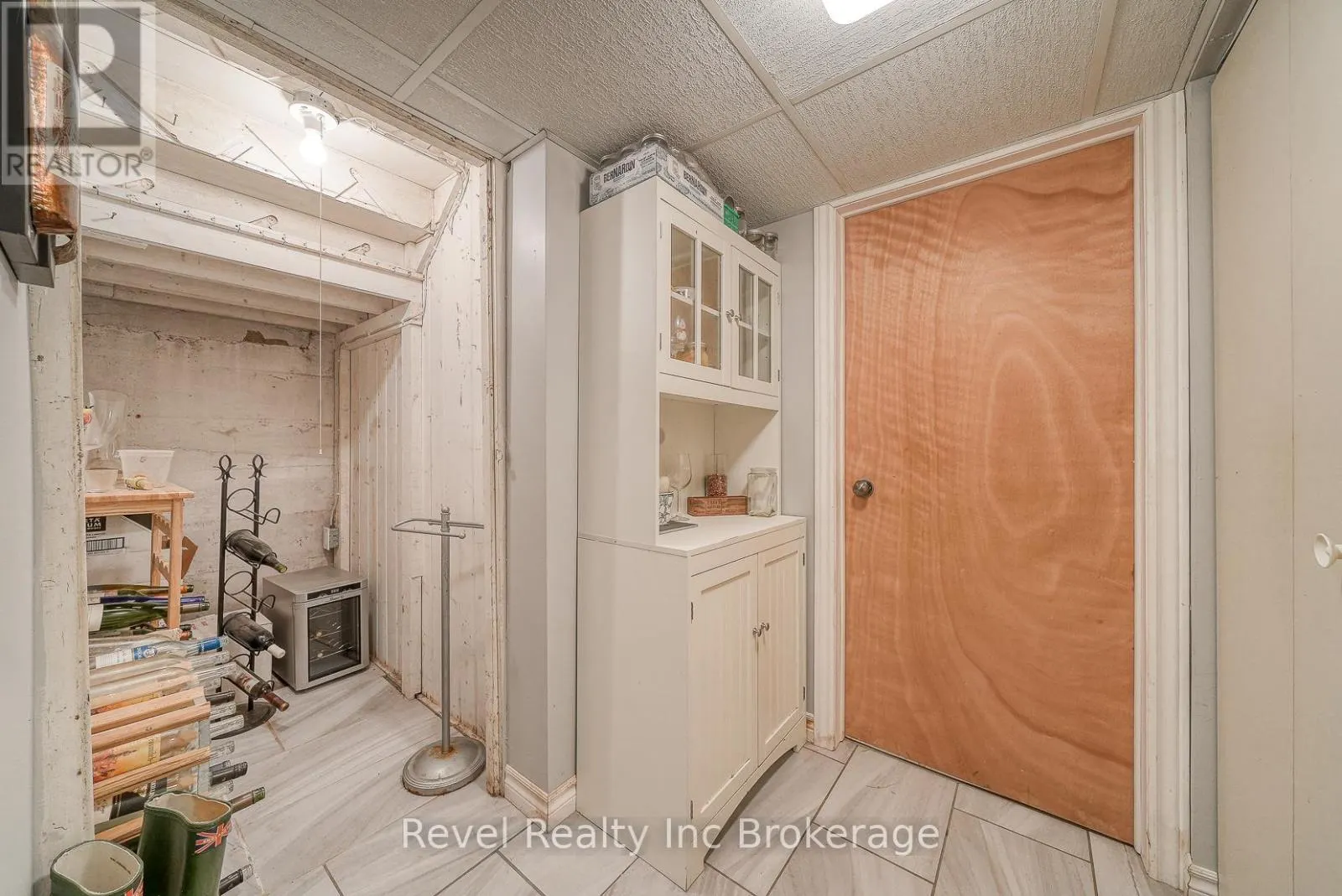 140 VANSITTART AVENUE