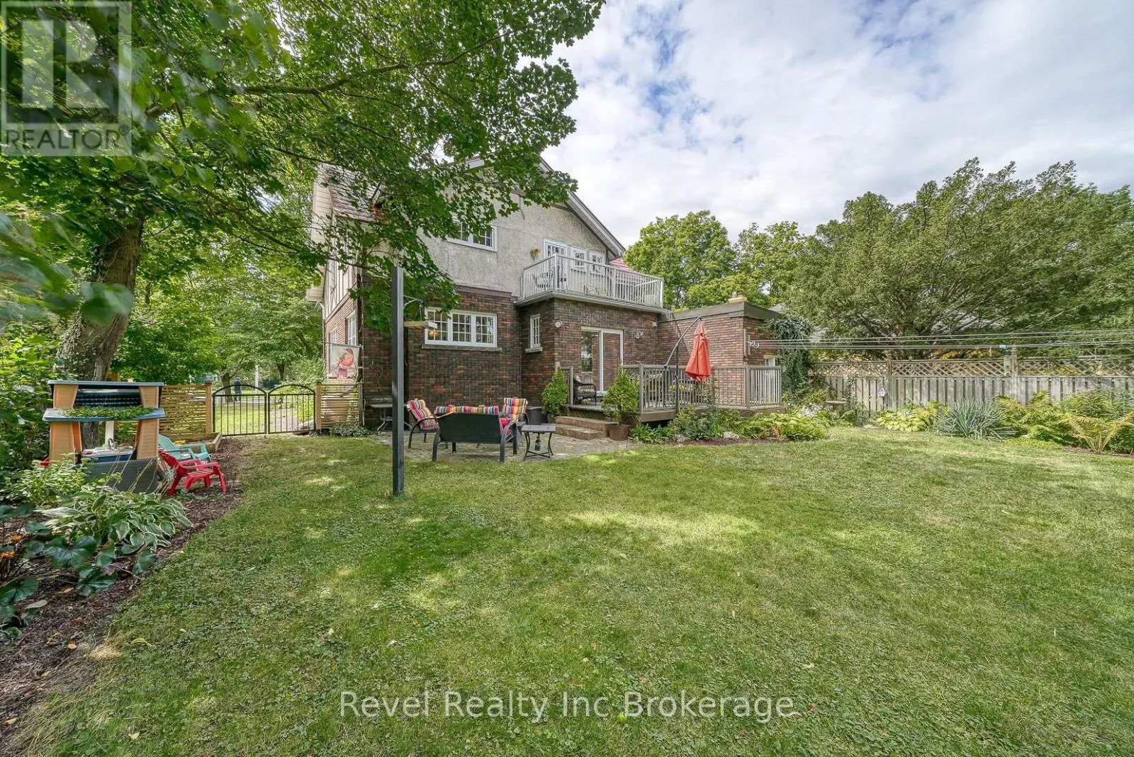 140 VANSITTART AVENUE