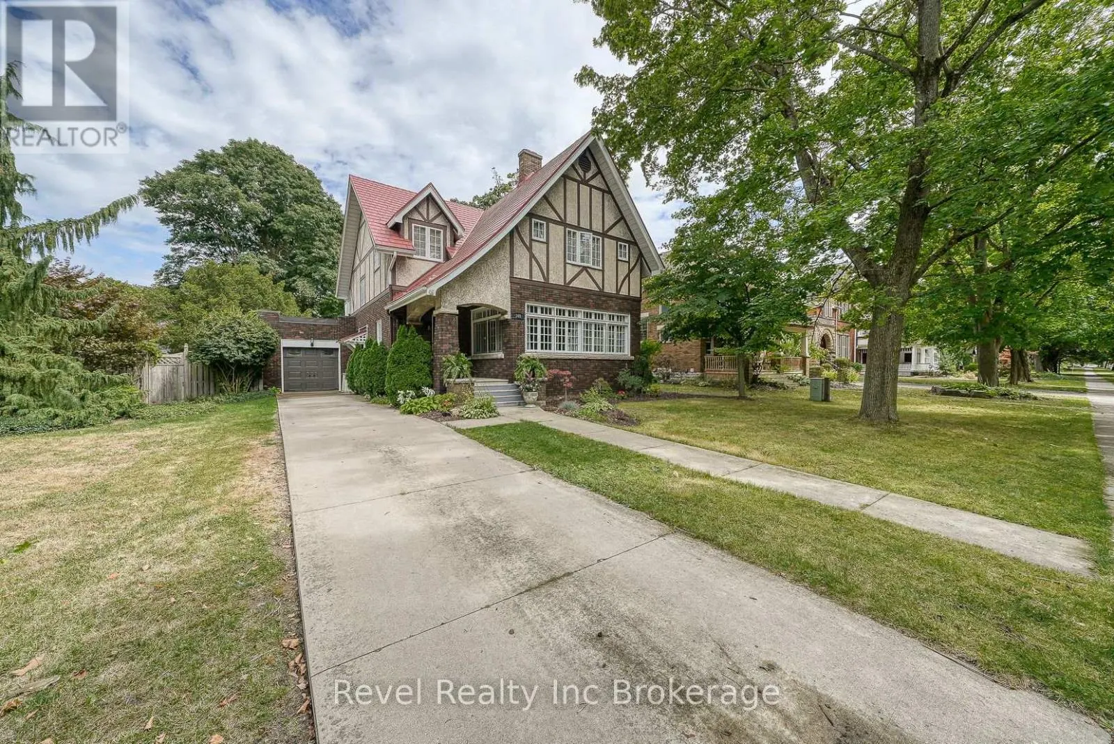 140 VANSITTART AVENUE