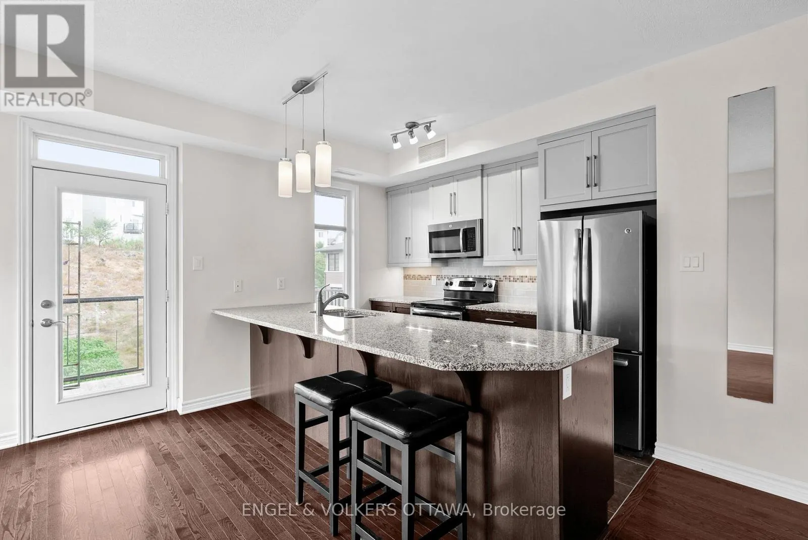 302 - 180 GUELPH PRIVATE
