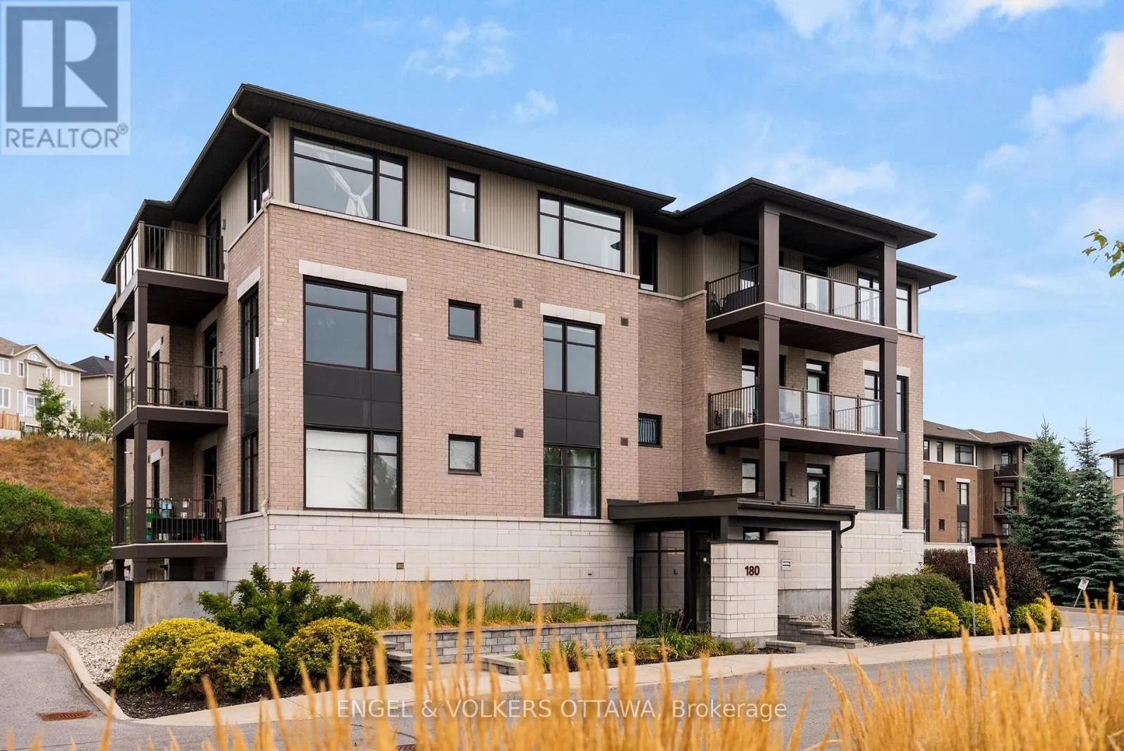 302 - 180 GUELPH PRIVATE