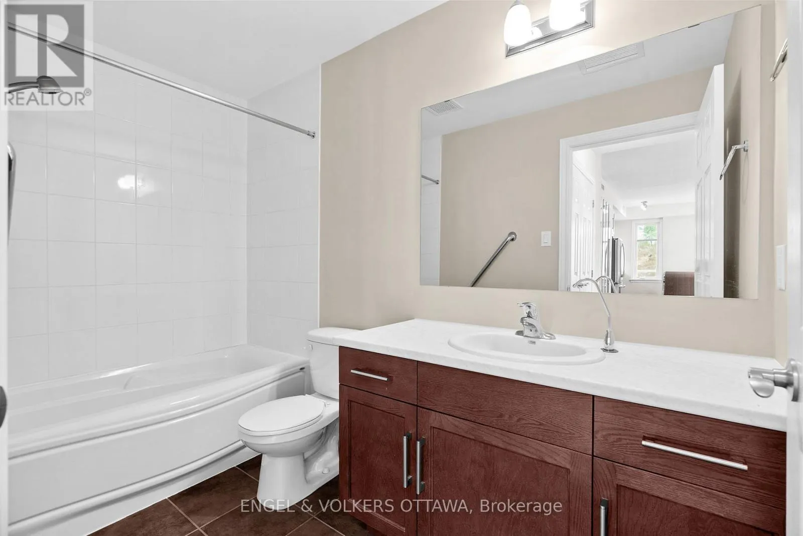 302 - 180 GUELPH PRIVATE