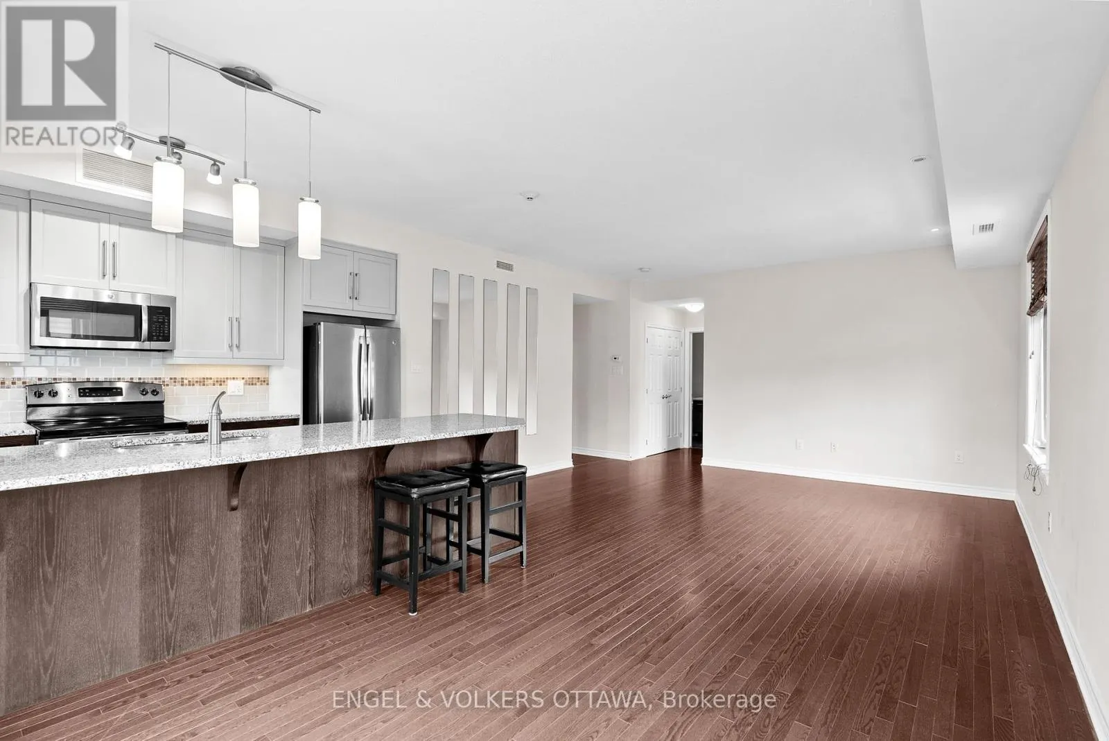 302 - 180 GUELPH PRIVATE