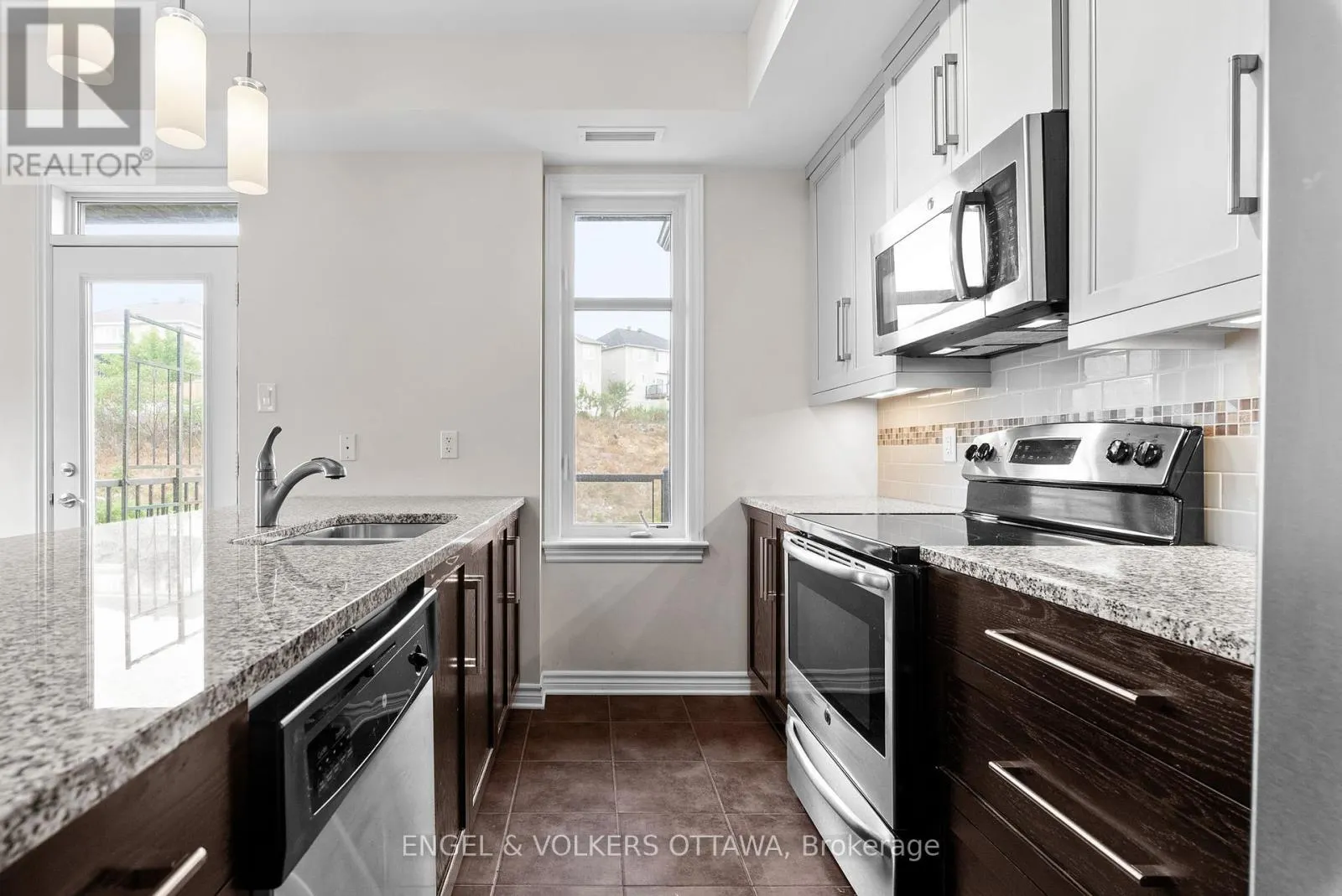 302 - 180 GUELPH PRIVATE