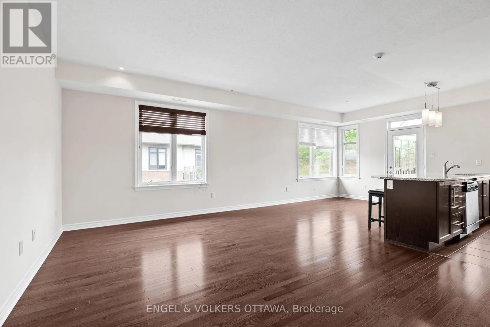 302 - 180 GUELPH PRIVATE