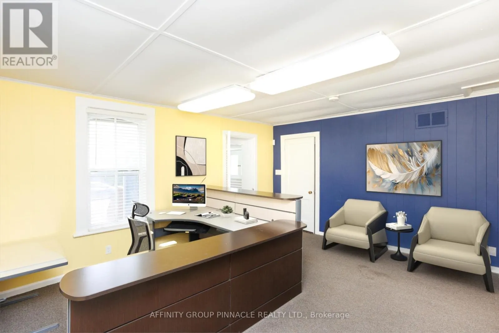 221 KENT STREET W