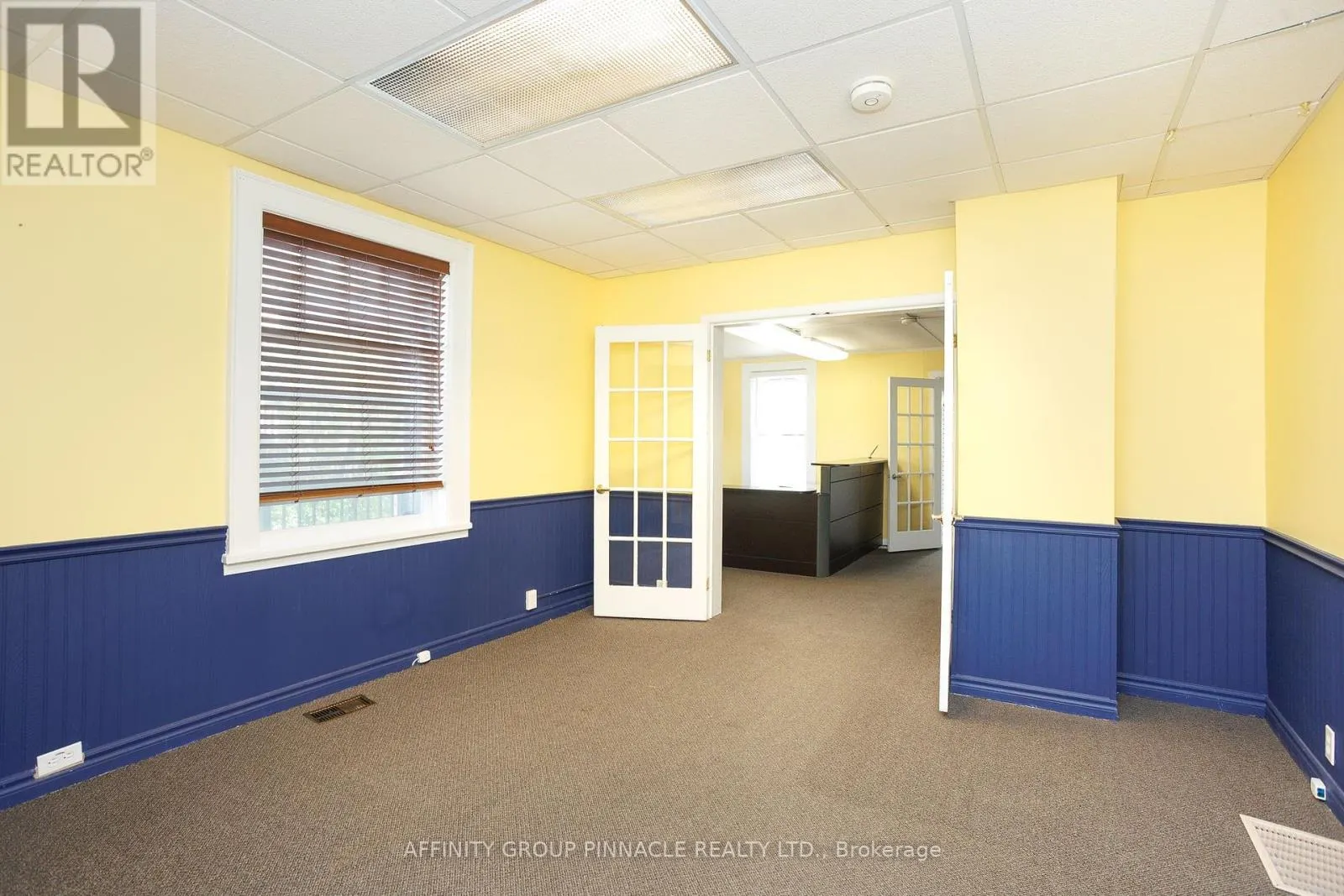 221 KENT STREET W