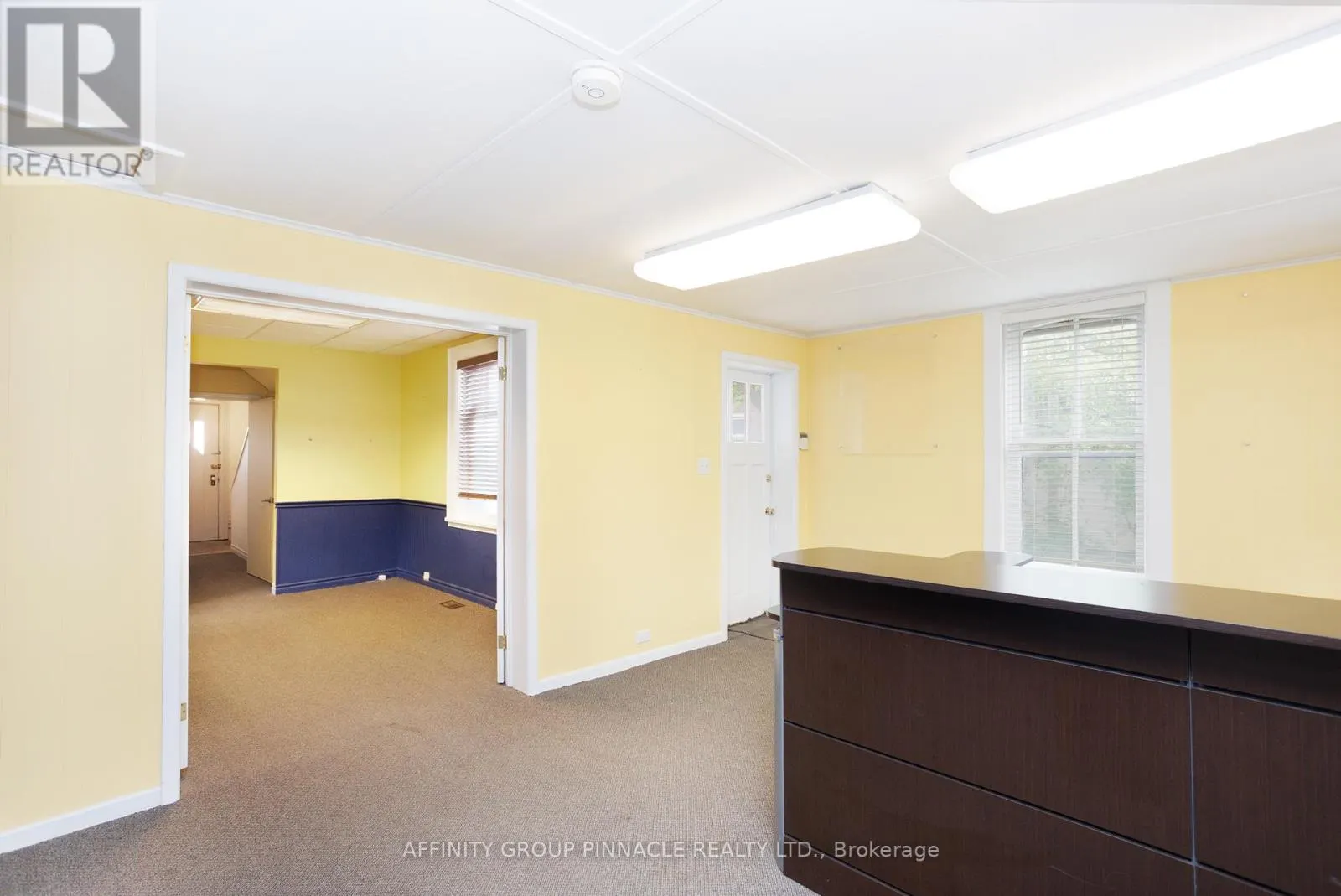 221 KENT STREET W