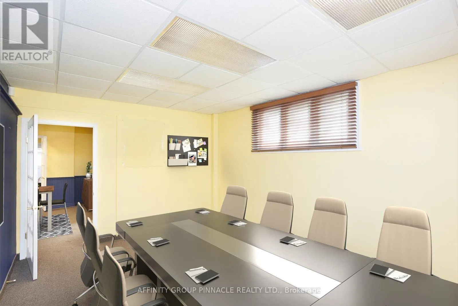 221 KENT STREET W