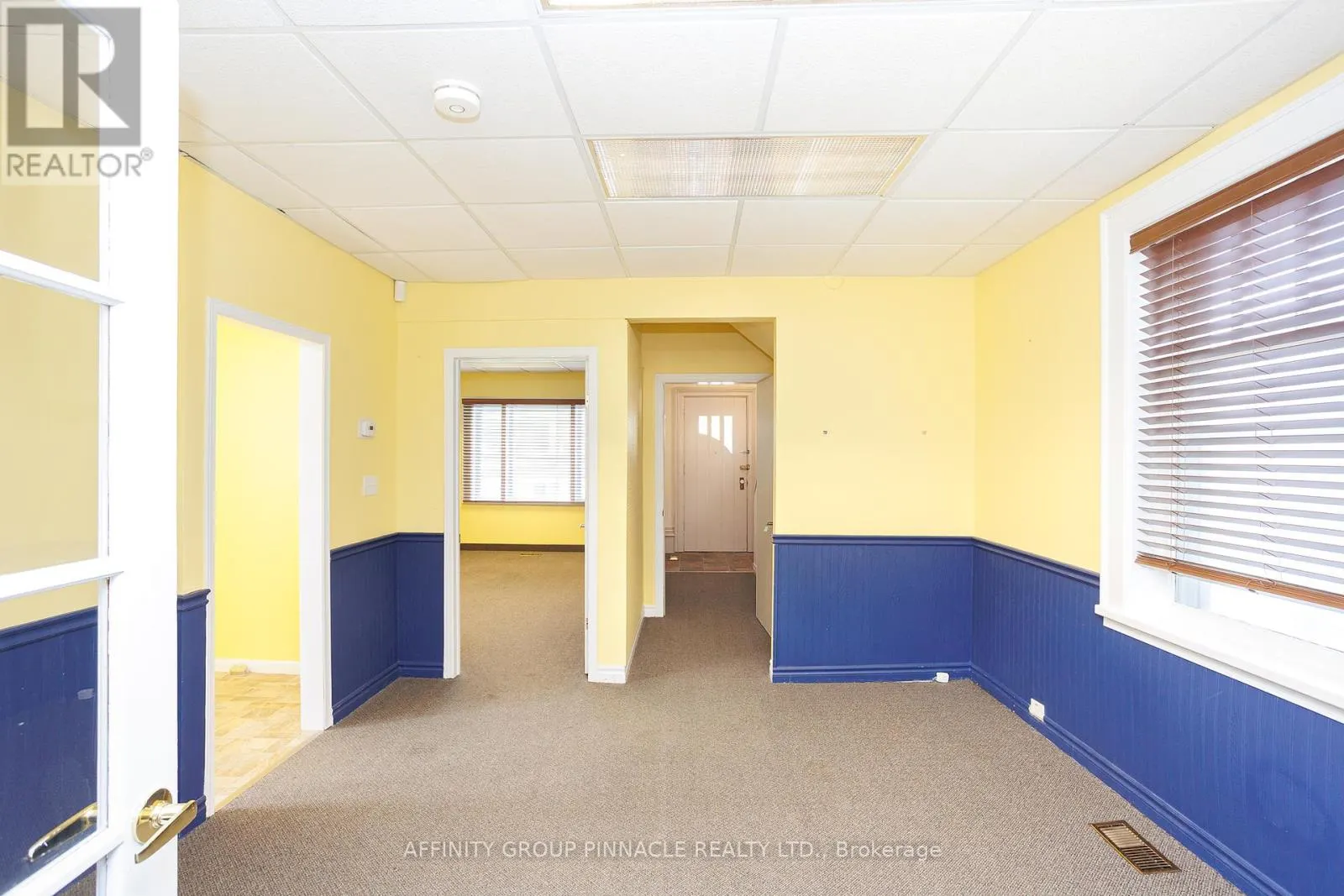 221 KENT STREET W