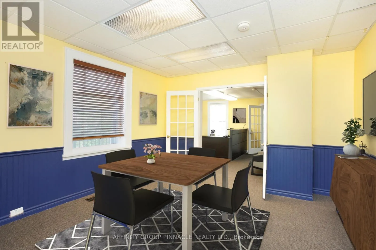 221 KENT STREET W