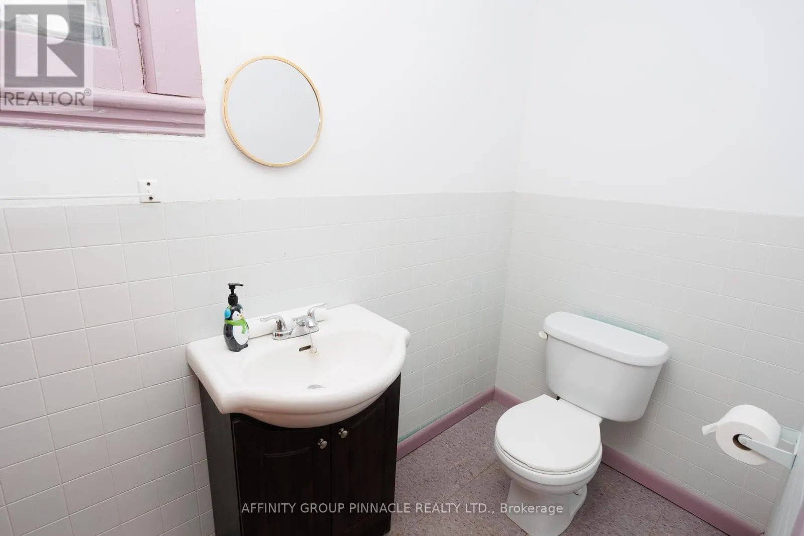 221 KENT STREET W
