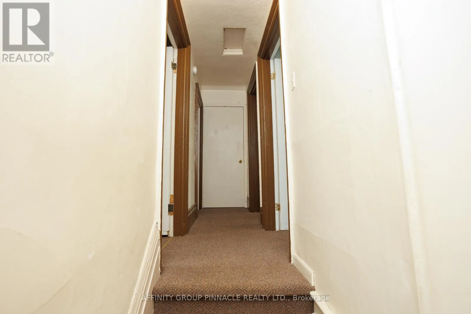 221 KENT STREET W