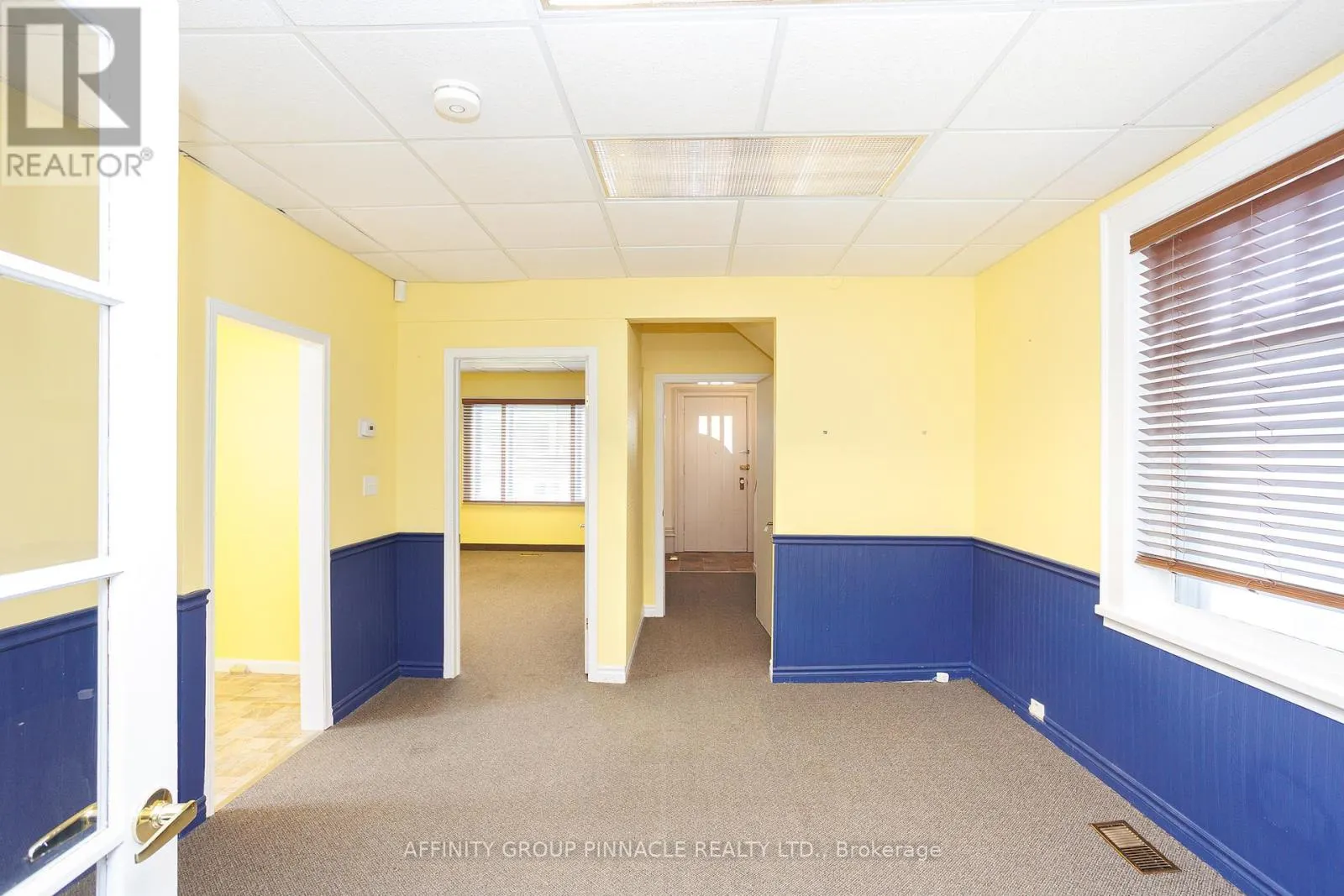 221 KENT STREET W