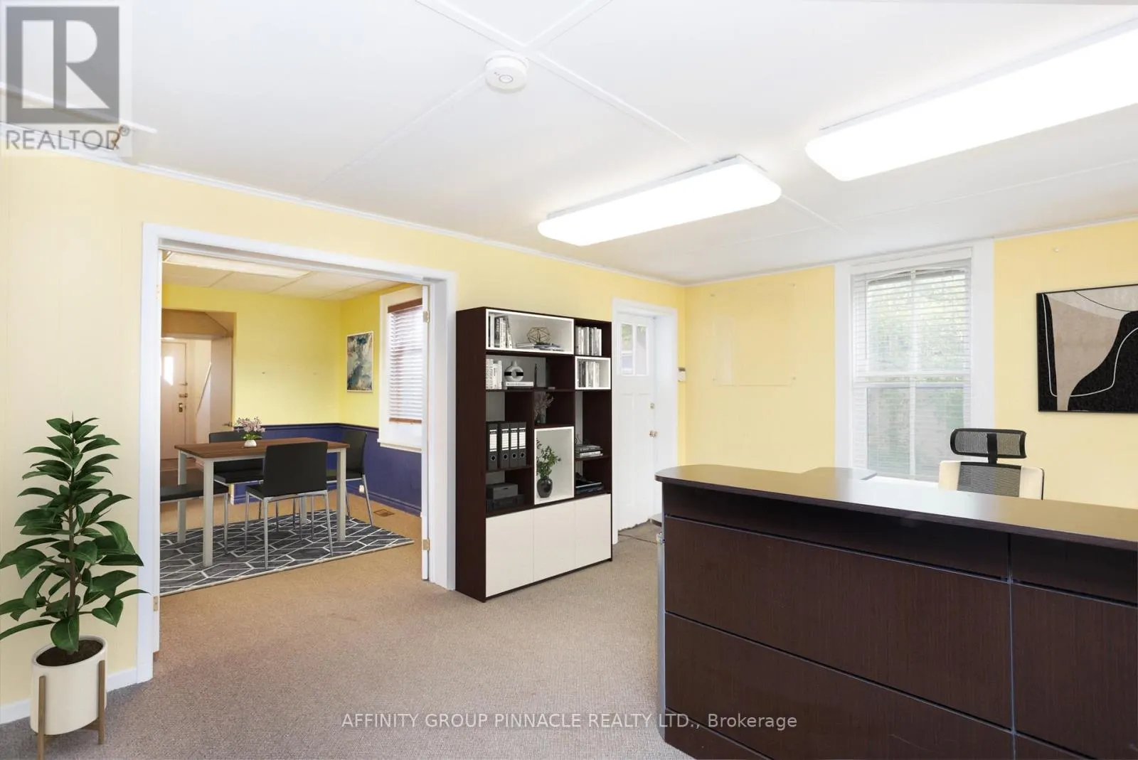 221 KENT STREET W