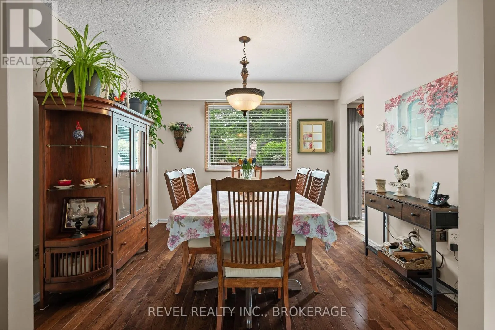 842 LANCASTER DRIVE