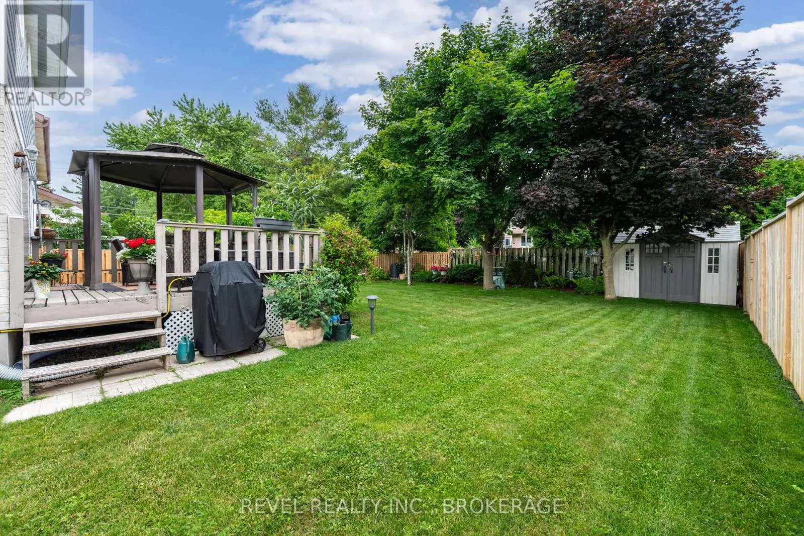 842 LANCASTER DRIVE