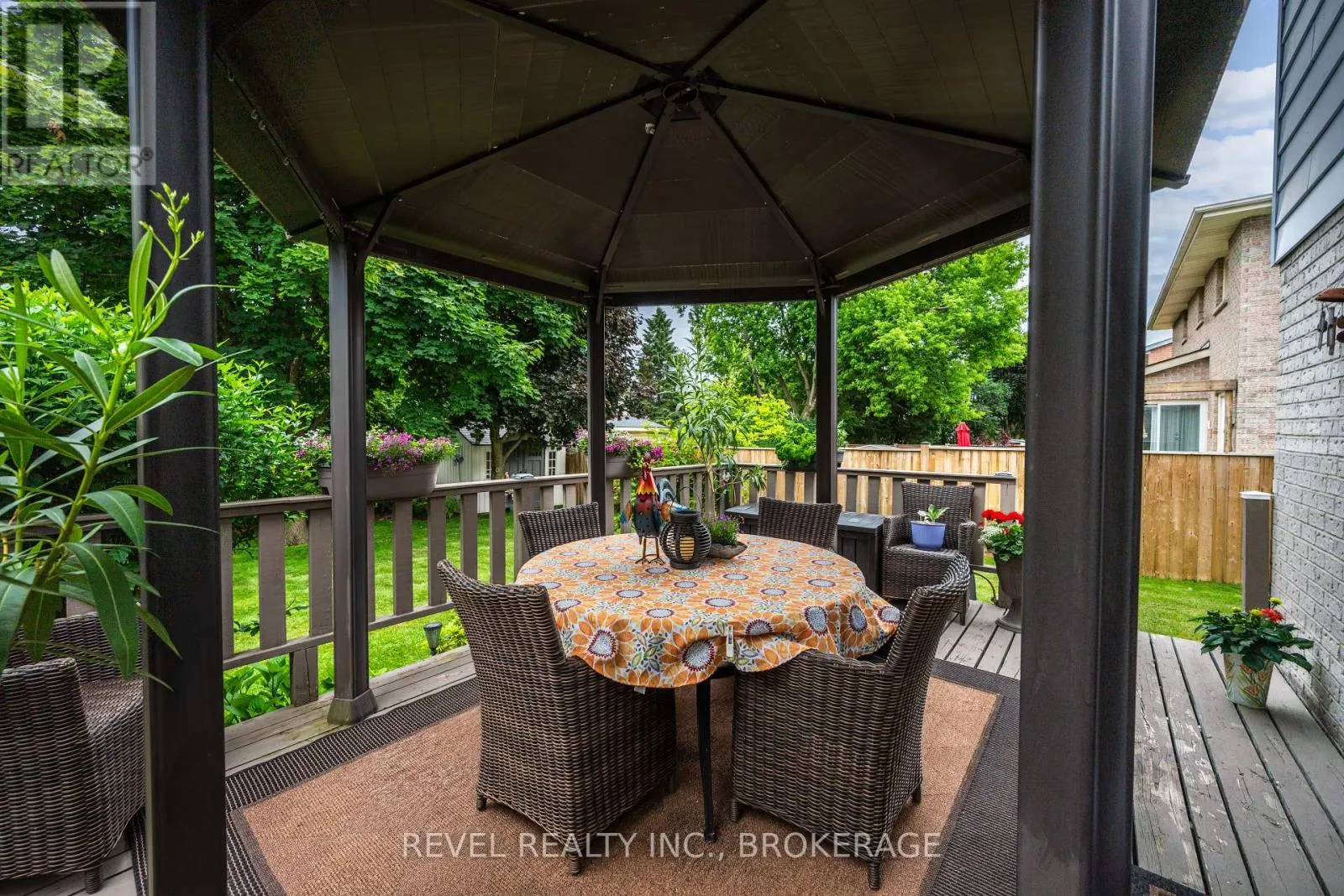 842 LANCASTER DRIVE