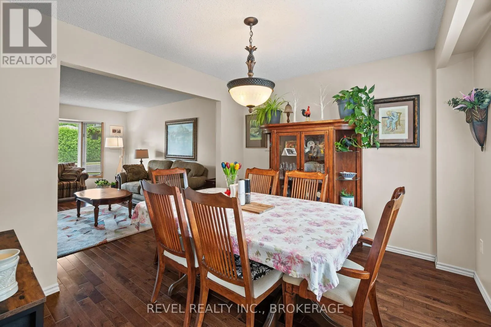 842 LANCASTER DRIVE