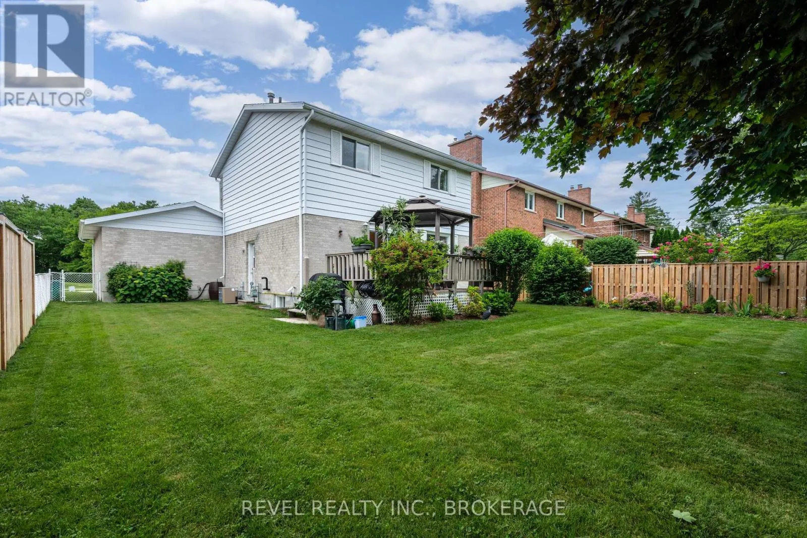 842 LANCASTER DRIVE