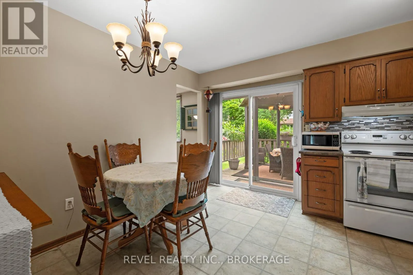 842 LANCASTER DRIVE