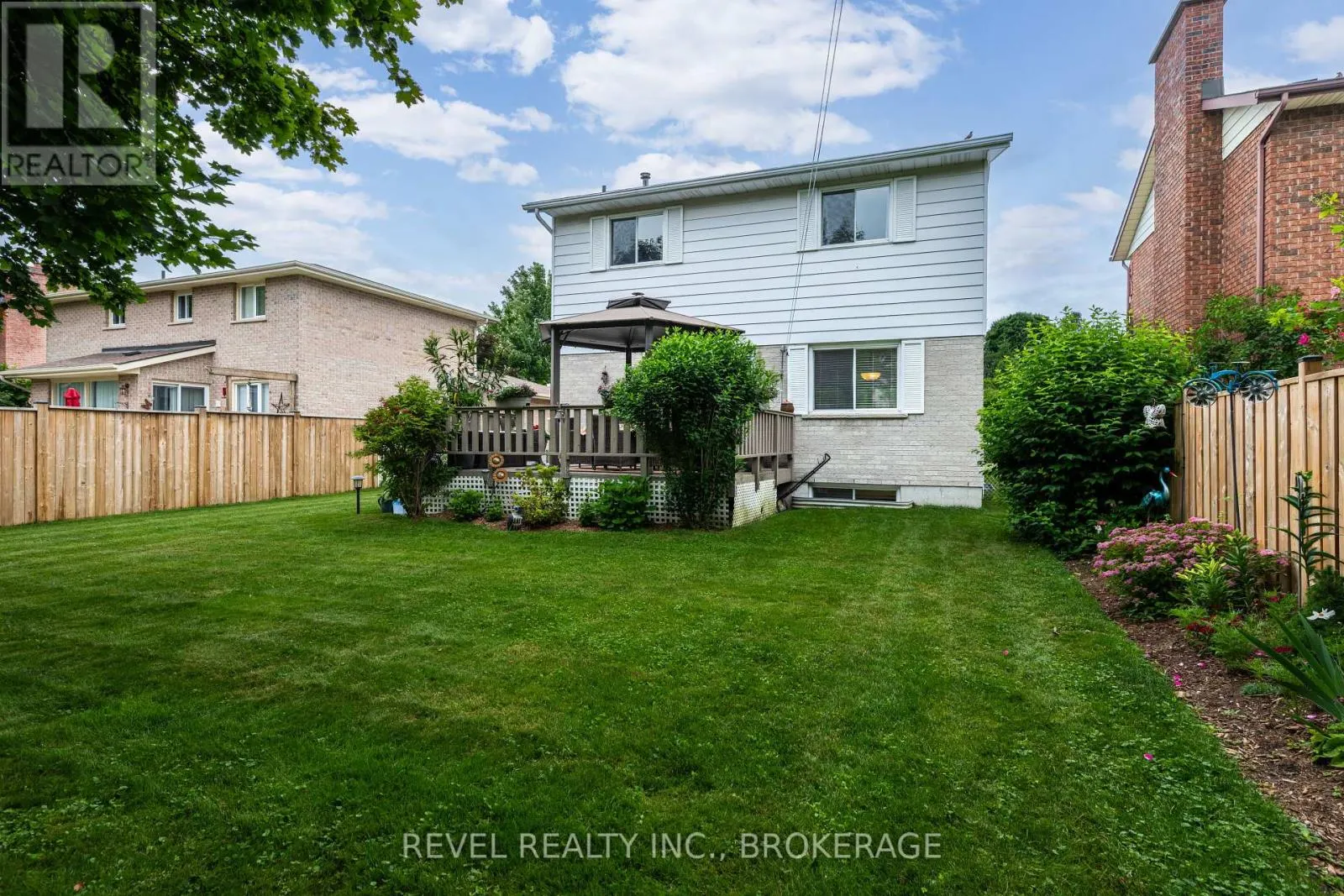 842 LANCASTER DRIVE