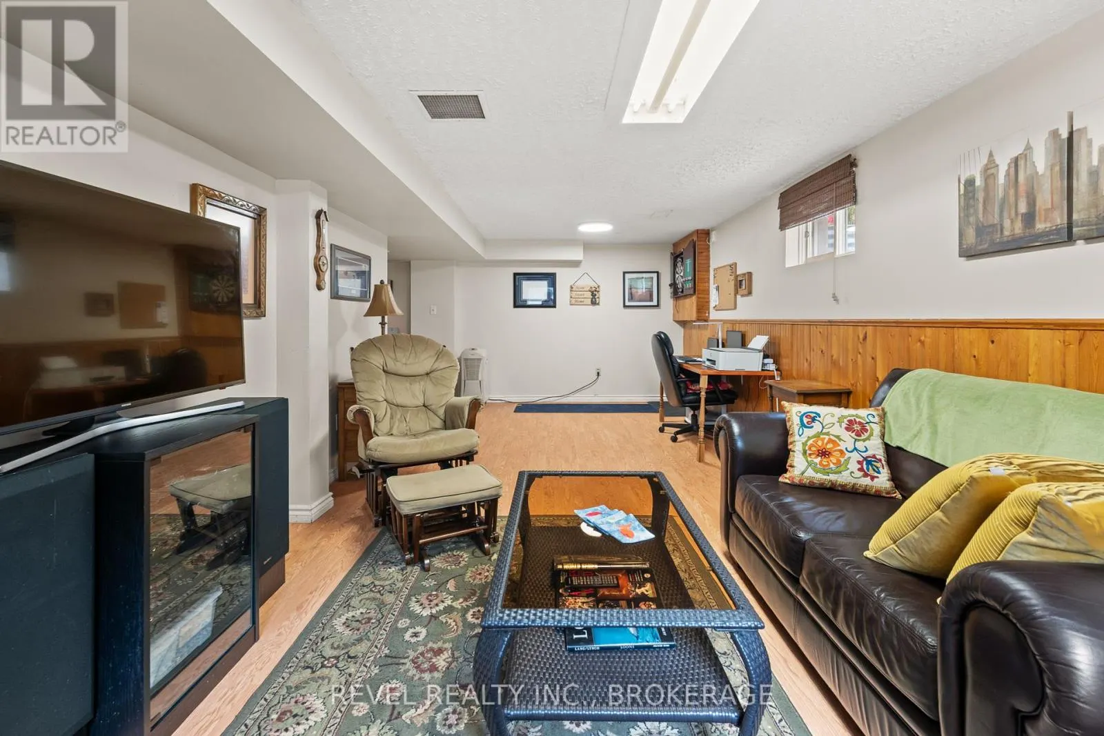 842 LANCASTER DRIVE