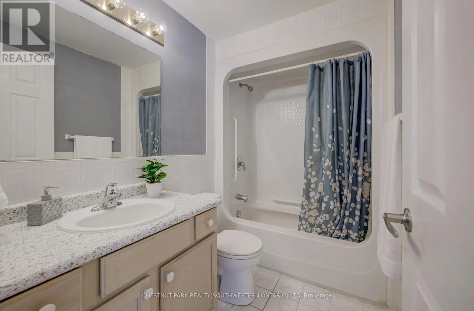 34 4TH AVENUE