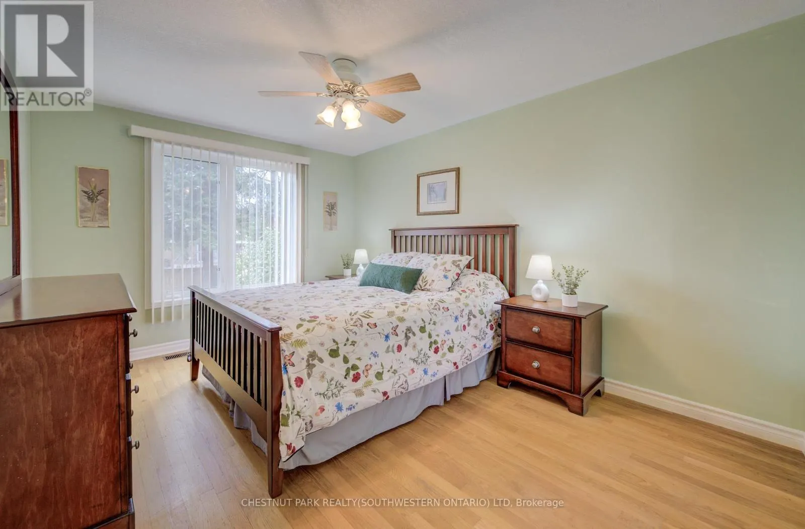 34 4TH AVENUE