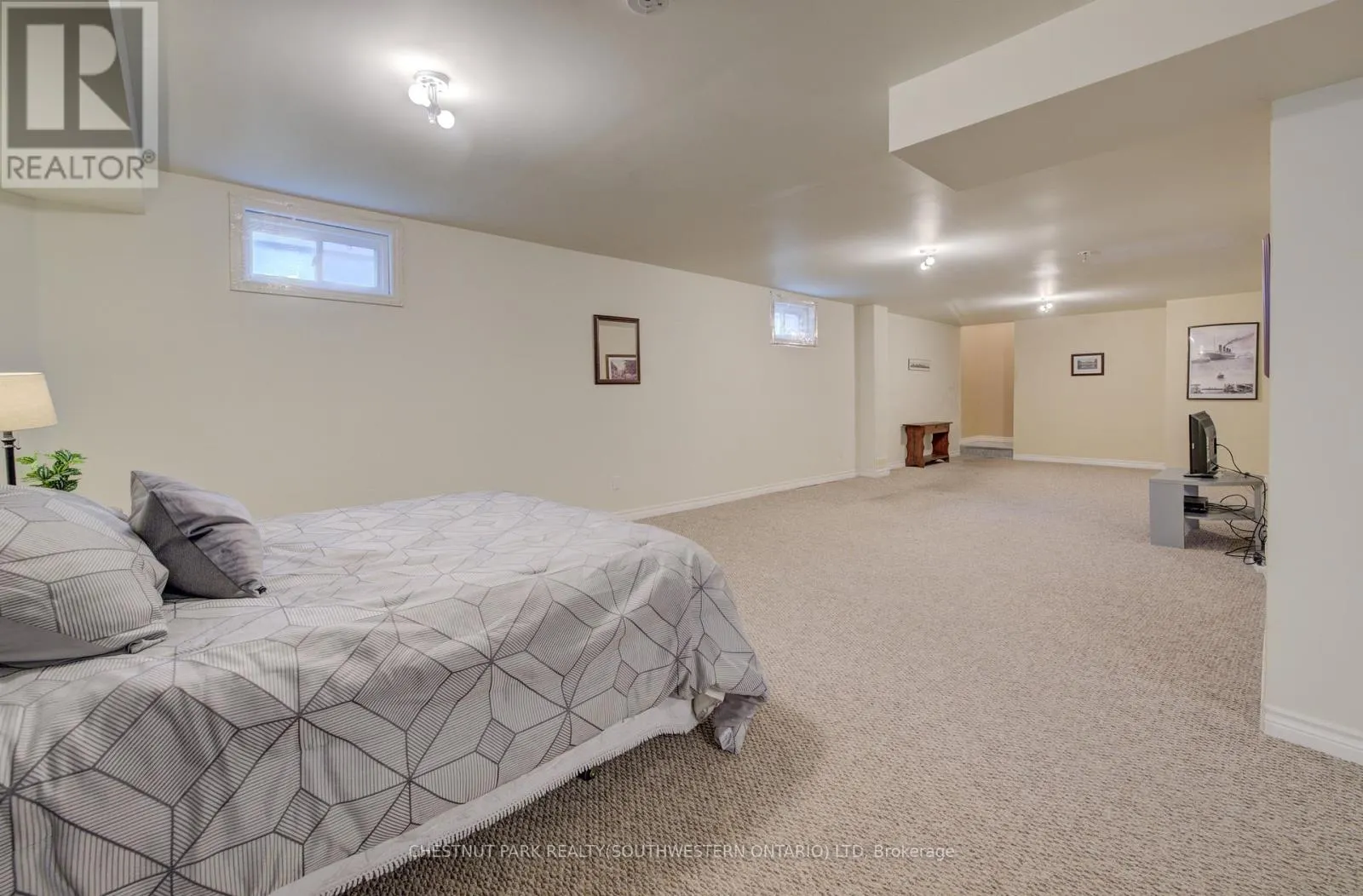 34 4TH AVENUE
