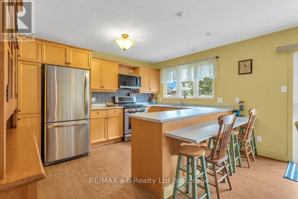 53 WOODLAND CRESCENT