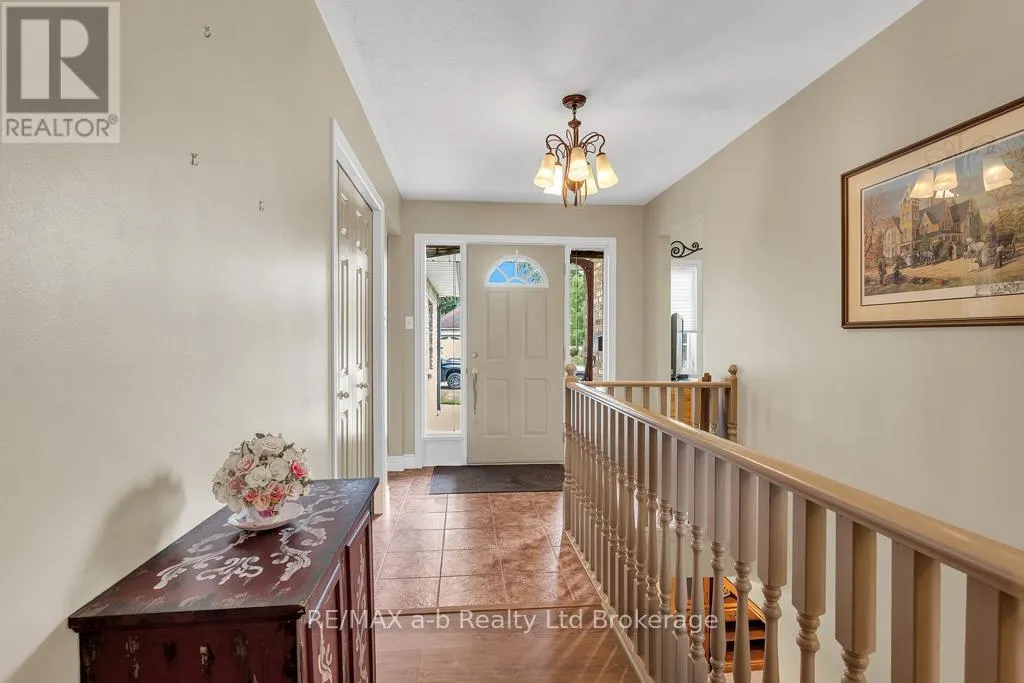 53 WOODLAND CRESCENT