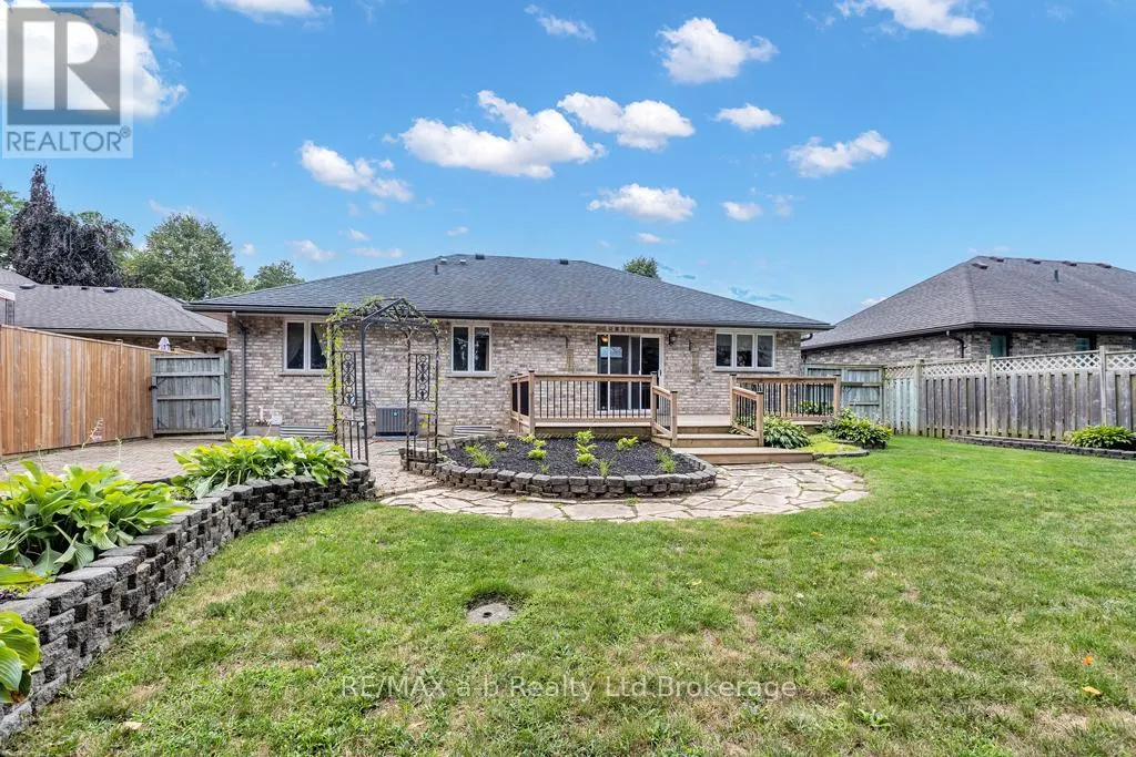 53 WOODLAND CRESCENT