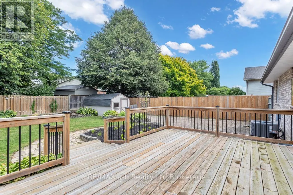 53 WOODLAND CRESCENT