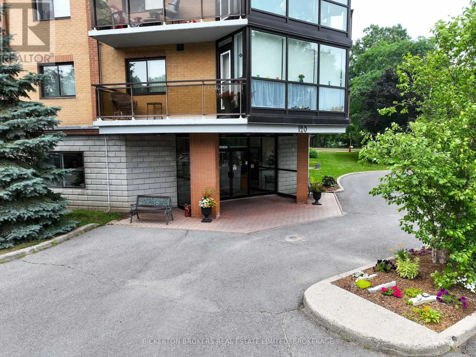 602 - 120 BARRETT COURT, #602