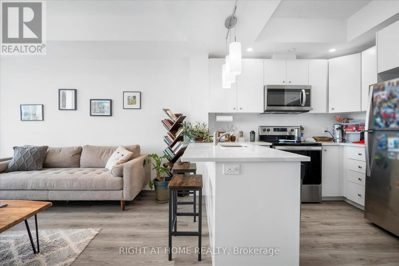 2503 - 108 GARMENT STREET