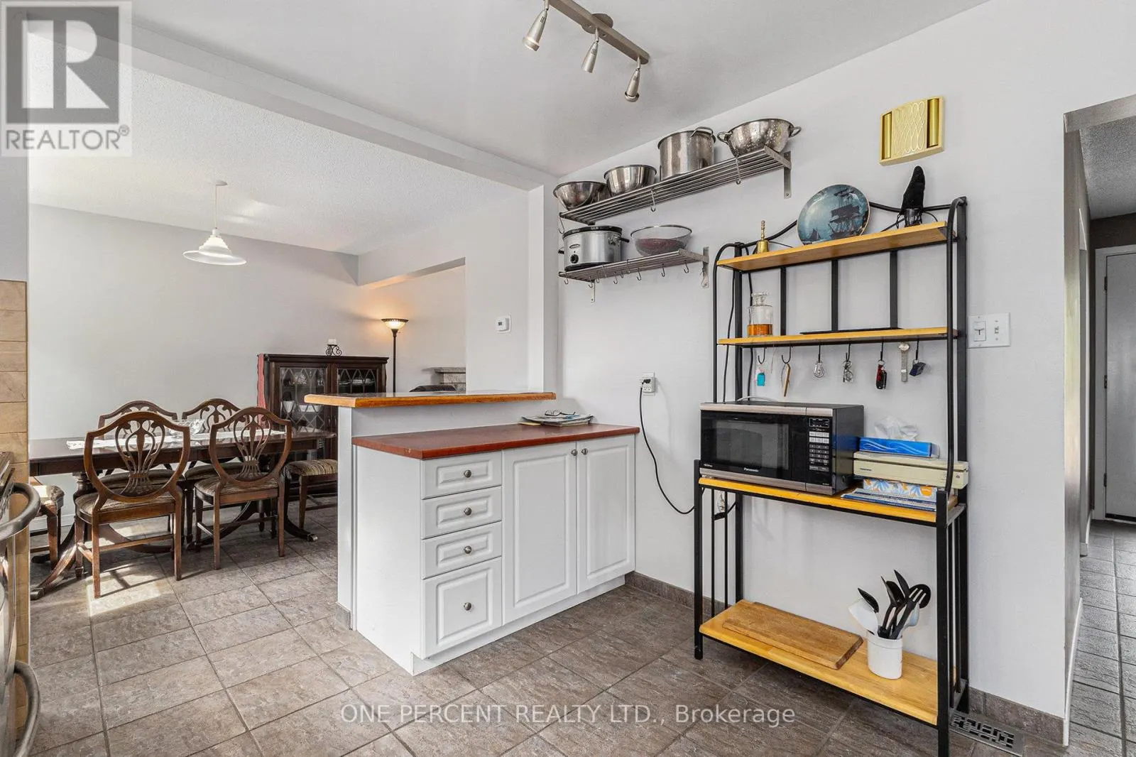 2563 EGAN ROAD