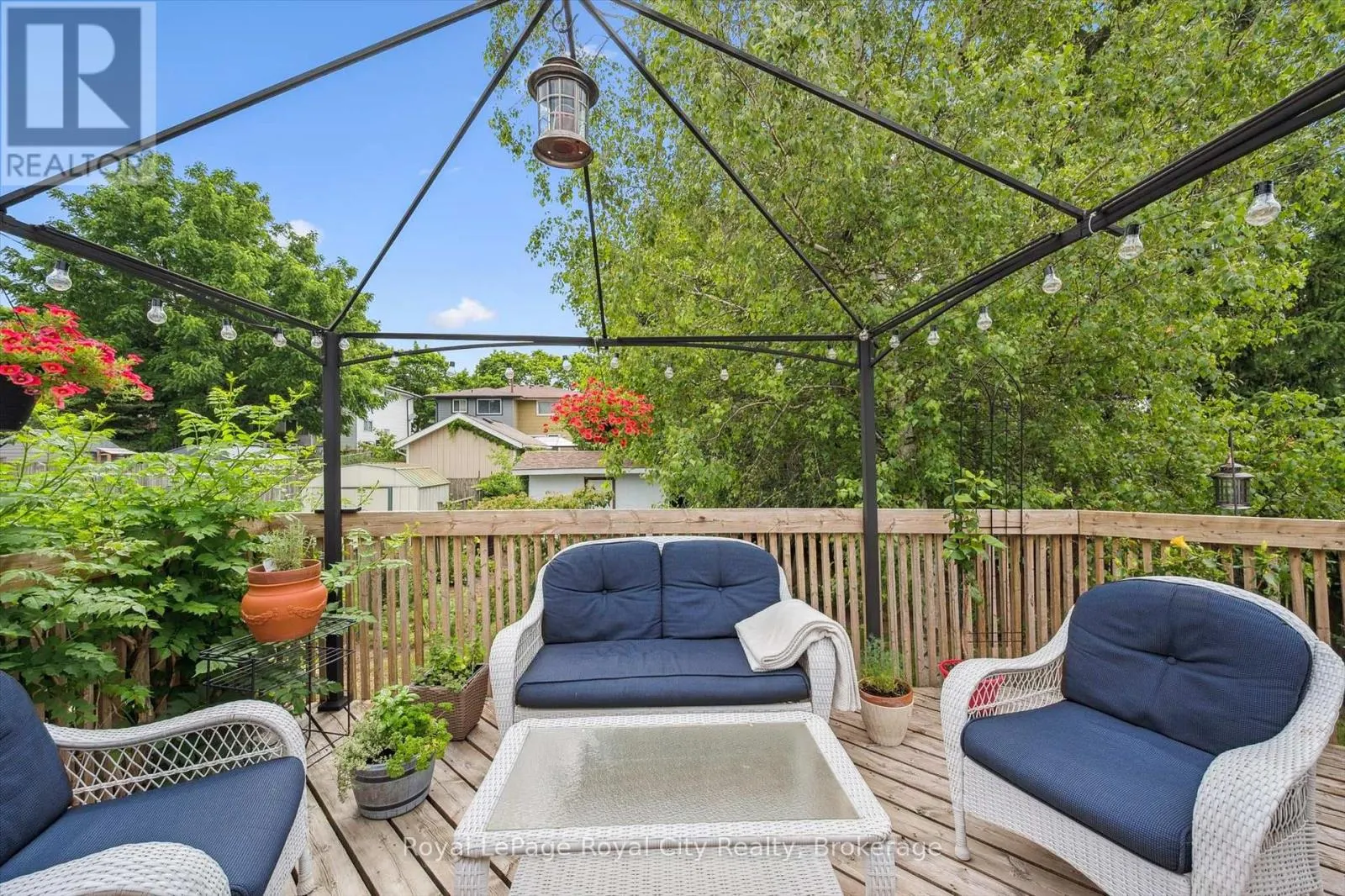 9 DUNHILL CRESCENT
