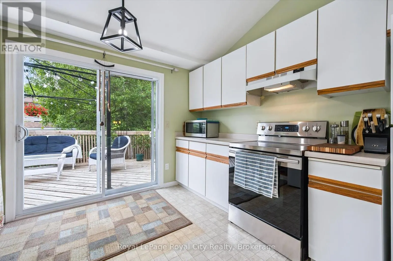 9 DUNHILL CRESCENT