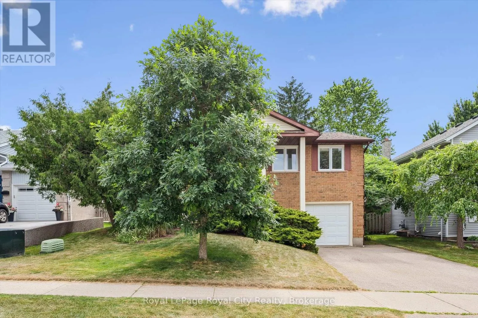 9 DUNHILL CRESCENT