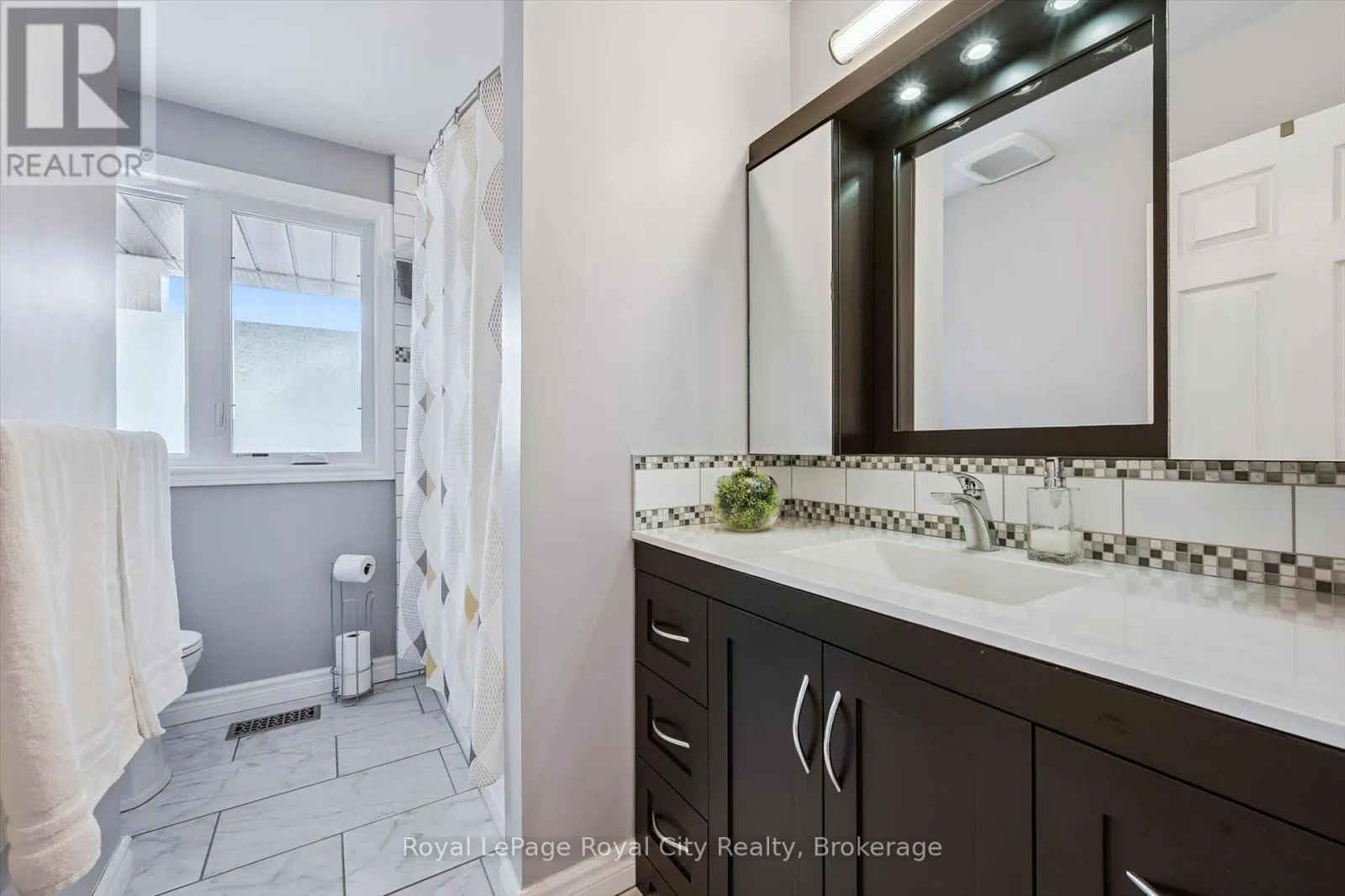 9 DUNHILL CRESCENT
