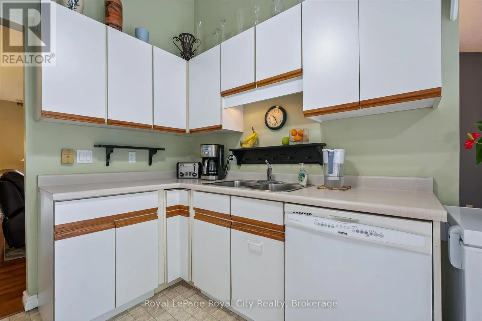 9 DUNHILL CRESCENT