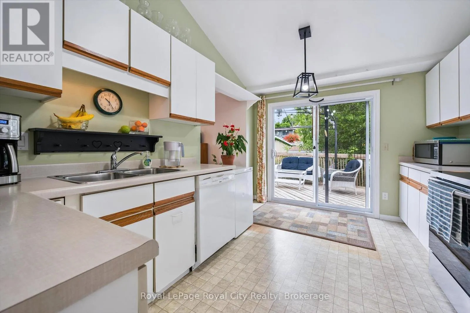 9 DUNHILL CRESCENT